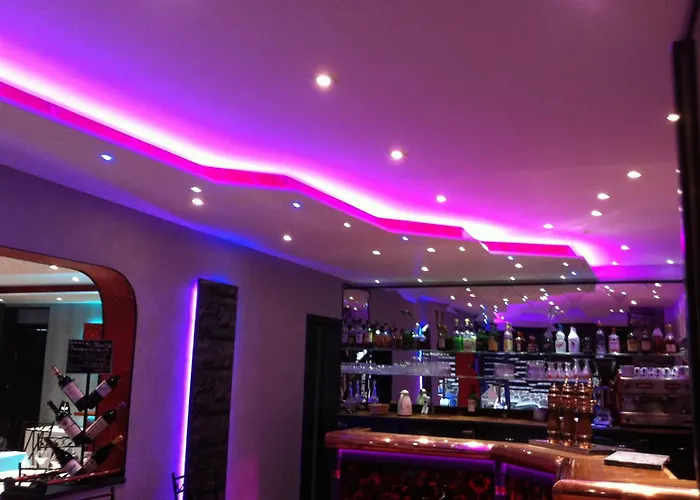 Le Beverl'inn Отель Флер